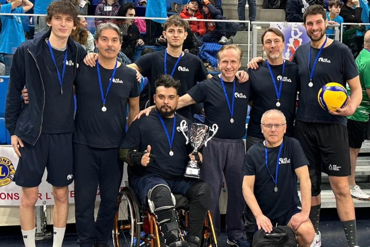 Ad Astra - La squadra di sitting volley a "I giovani x i giovani"